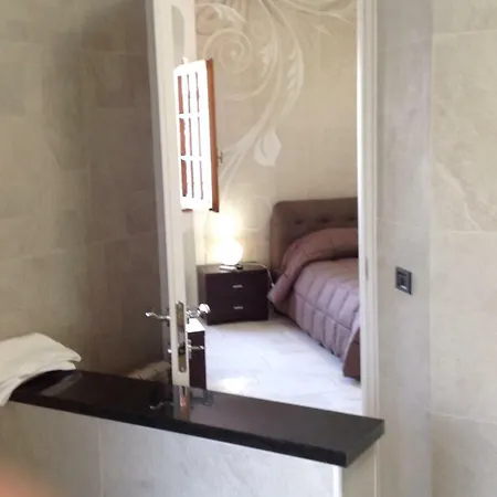 La Stanza Di Sara Bed & Breakfast 3*